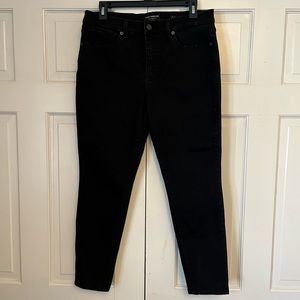 Black ankle skinny jeans